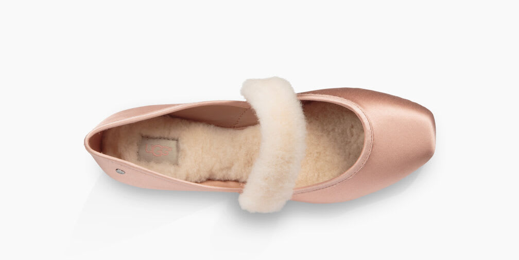 UGG 新品レナフラッフフラット　公式サイトより購入 UGG 新品レナフラッフフラット公式サイトより購入